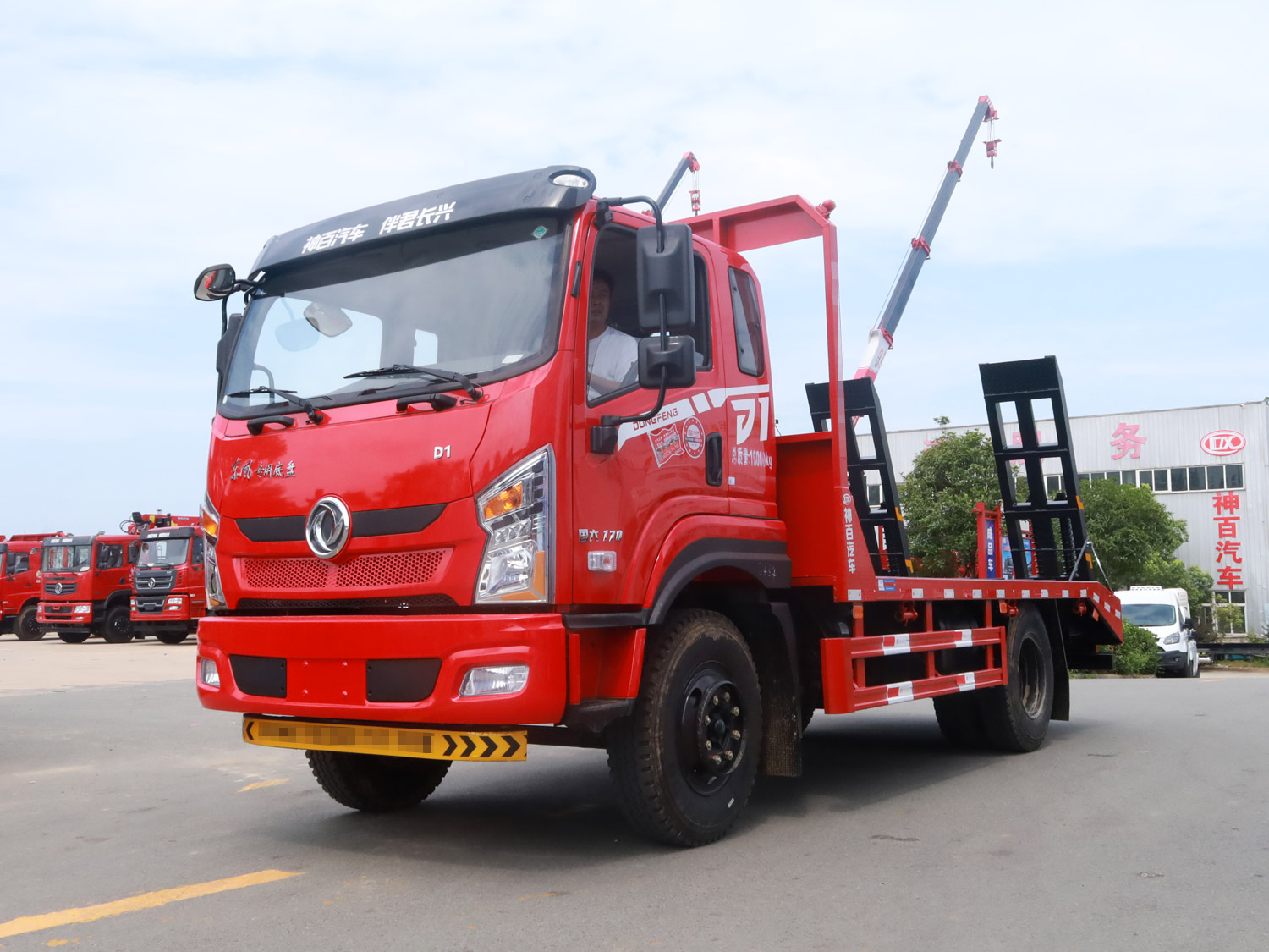 東風專底D1排半平板運輸車