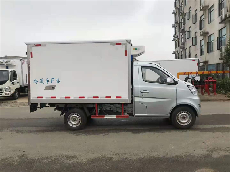 國(guó)六 長(zhǎng)安2.68米單輪小型冷藏車